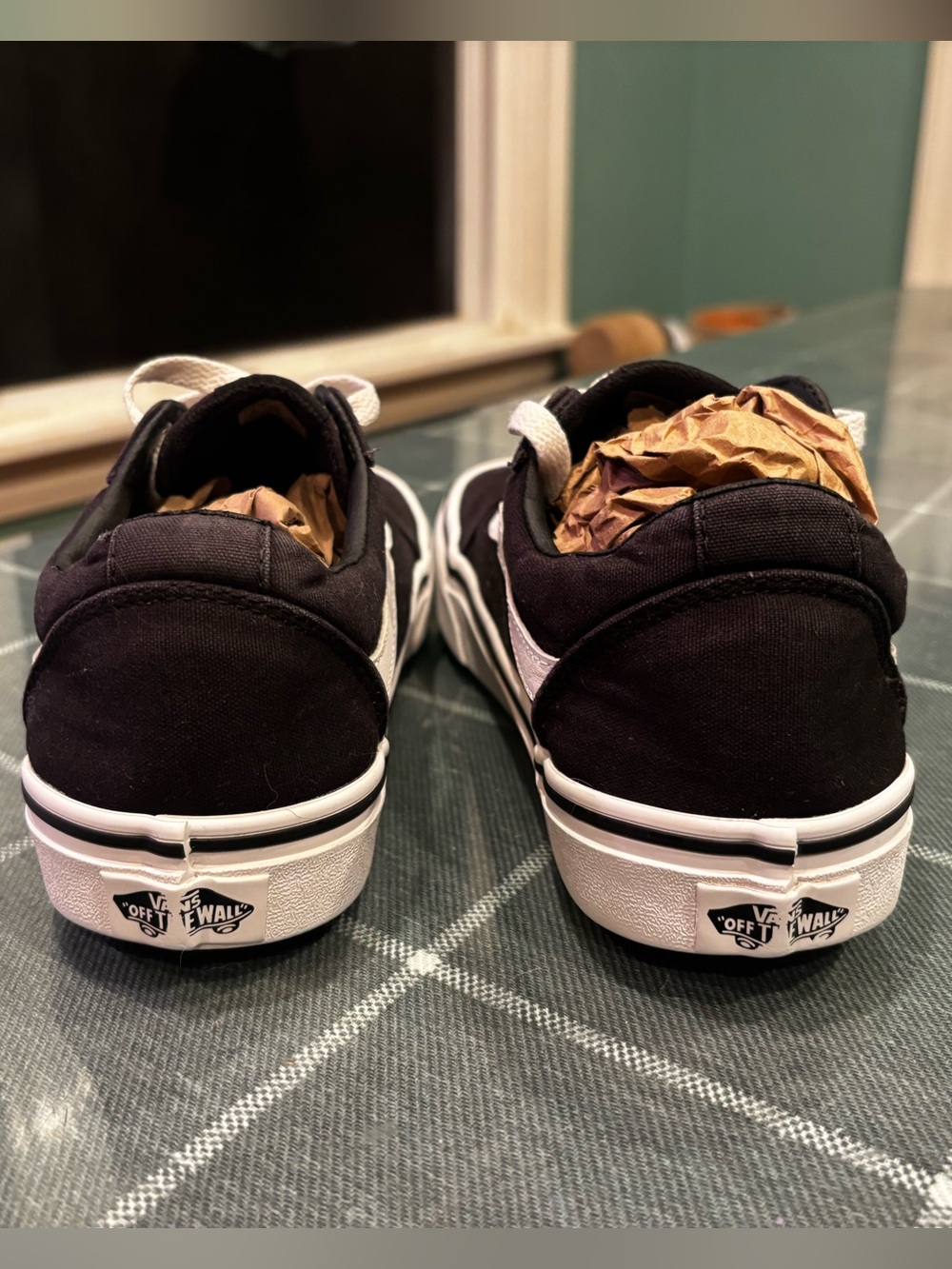NWOT Vans Old Skool Canvas low top laced sneakers black & white - Picture 3 of 9